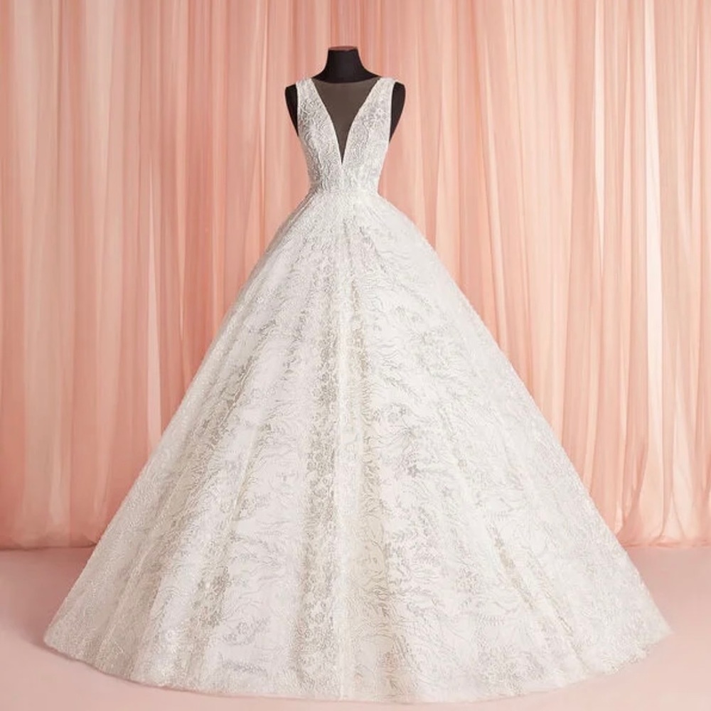 Wedding Dress - handmaid beading made in Italy